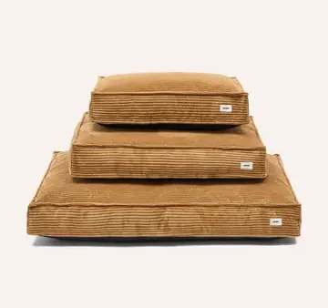 Lit pour chien en velours côtelé moutarde