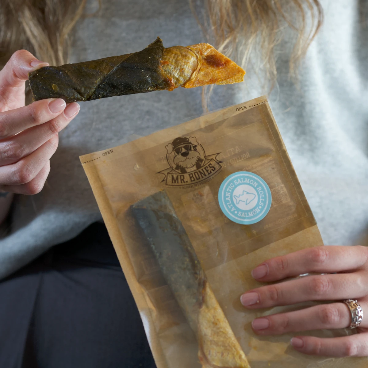 Rouleaux de saumon – Snack naturel pour chien - Mr Bones – 2 pièces – Image 2