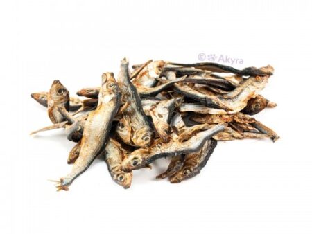 Petits sprats entiers séchés Akyra, friandises naturelles 100 % poisson pour chiens et chats, disponibles chez Fleur de Meute.